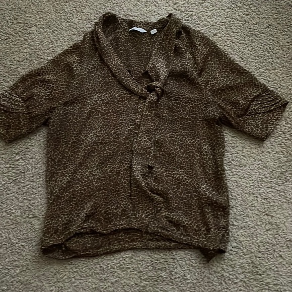 Cute Leo blouse - Picture 1 of 3